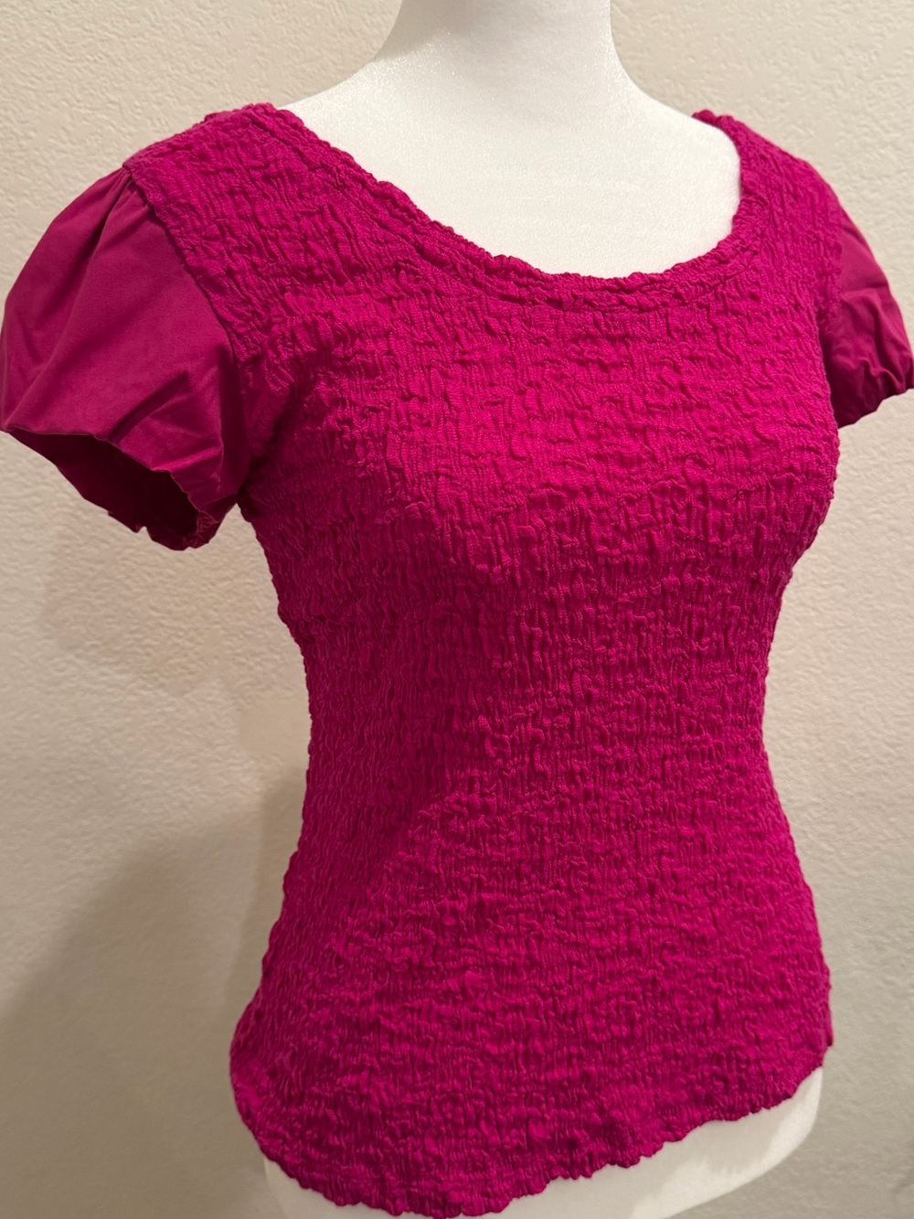 DKNY Hot Pink Crinkle Texture Top | Puff Sleeve Stretch Blouse | Size Small - Picture 3 of 6